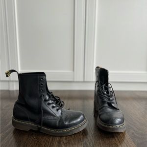 Black Dr Martens, size US L 8